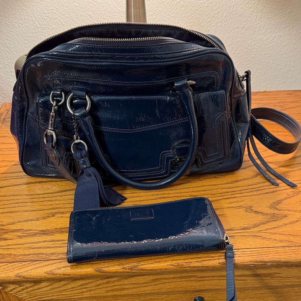 Elegant Coach Navy Blue Women's Bag w/Matching Wallet - Picture 2 of 6